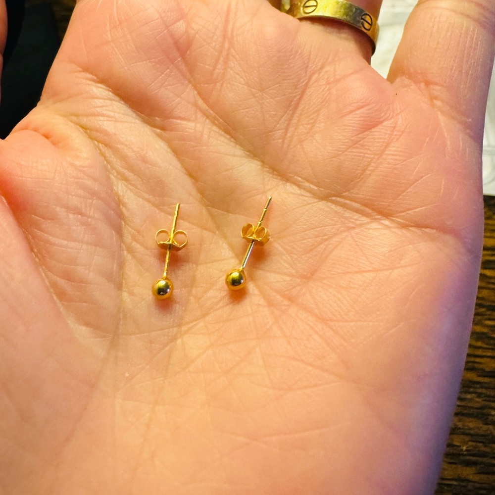 18K Saudi Gold For Toddler or Adult Small ball pawnable